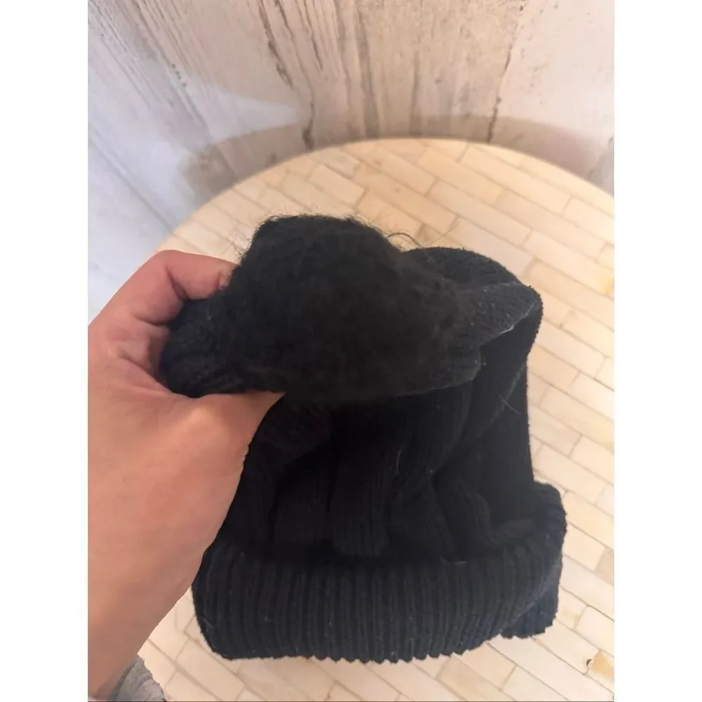Under Armour Black Knit Beanie Pom Hat Winter Cuffed Stretch One Size